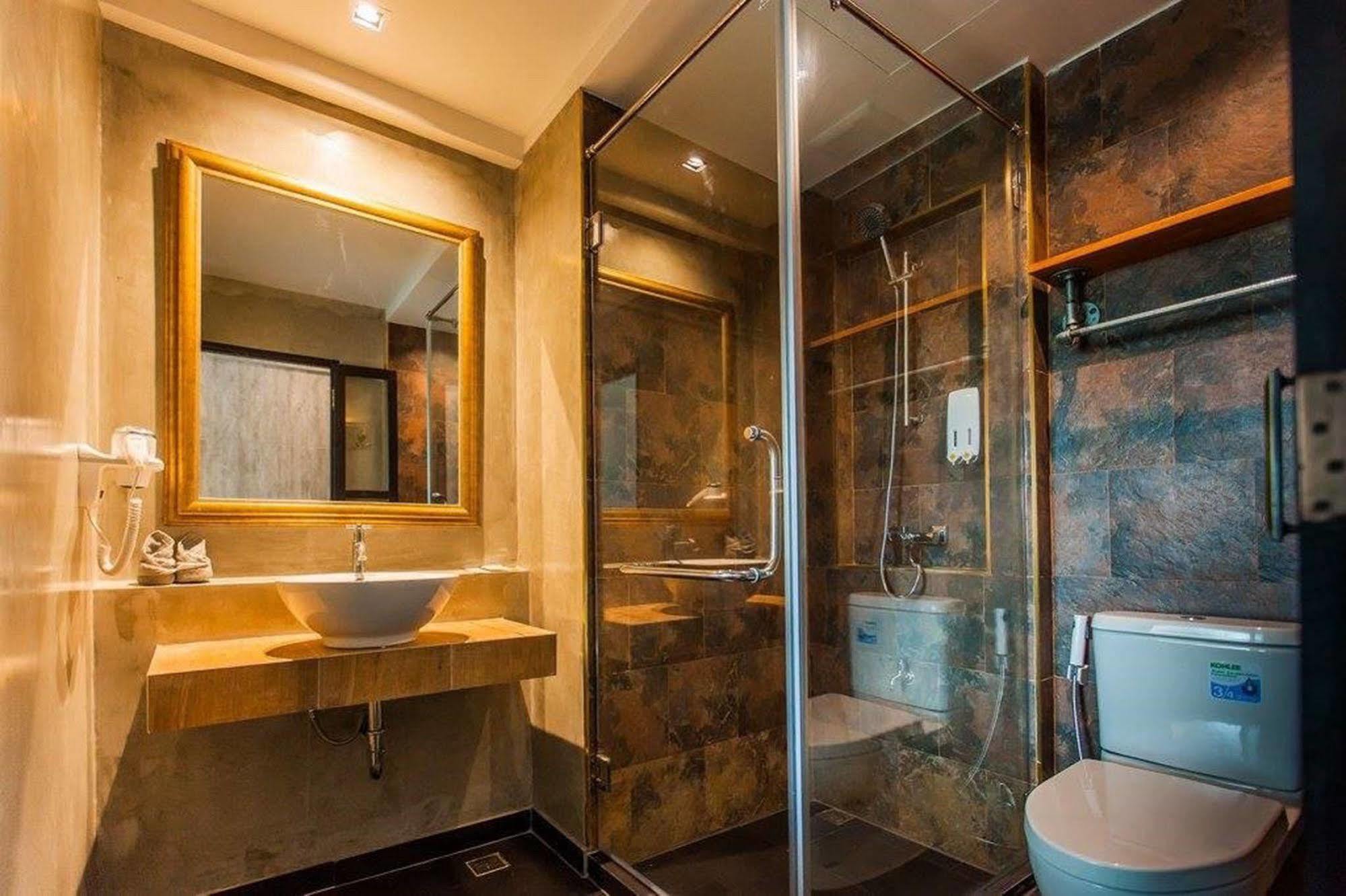 Loft Mania Boutique Hotel Чумпхон Экстерьер фото